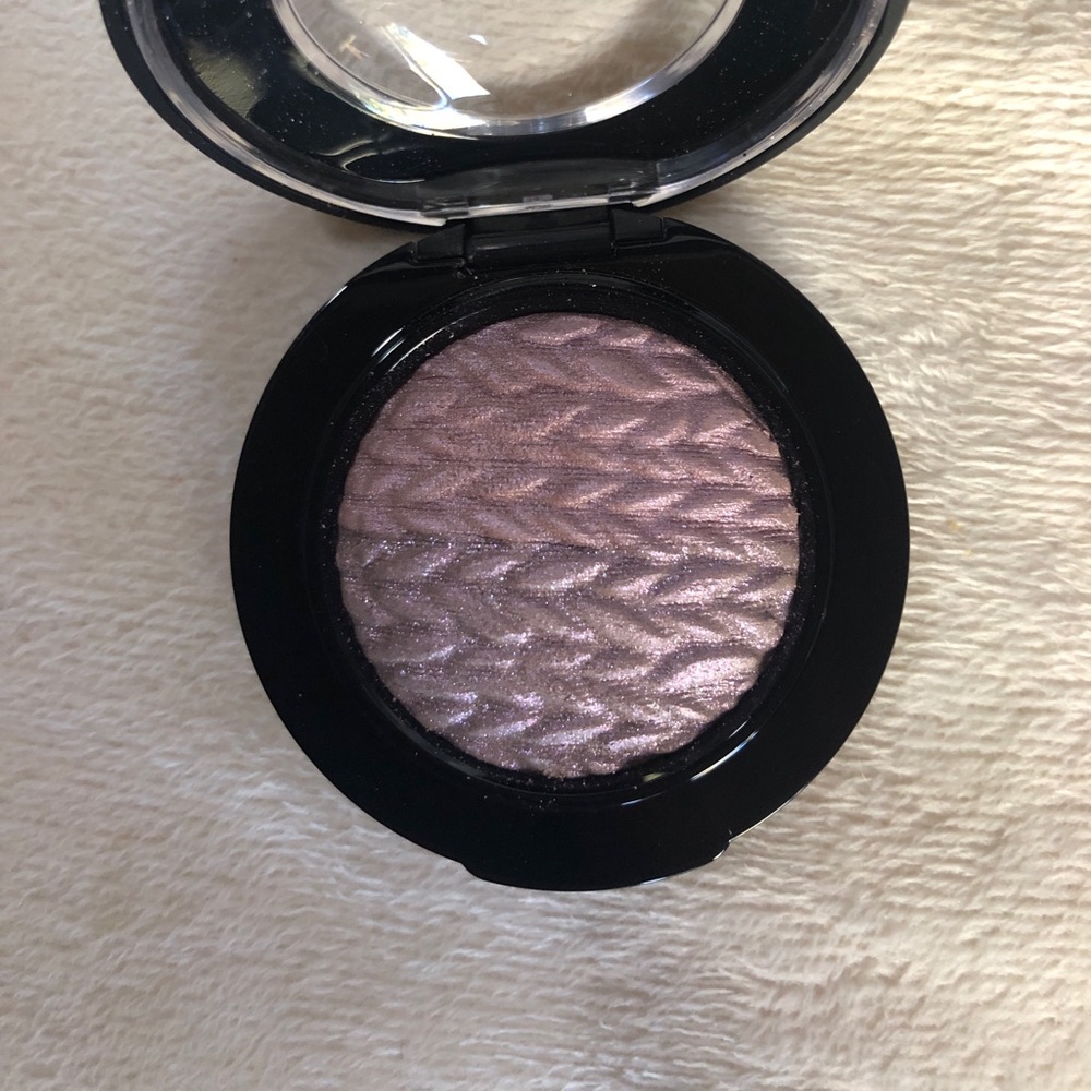 MAC Mineralize Eye Shadow- Leap